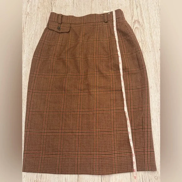 NWT Etienne Aigner 100% Virgin Wool Plaid Skirt size US 4